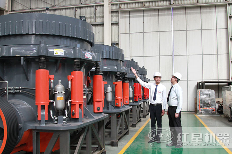 客戶來(lái)廠考察1200圓錐破