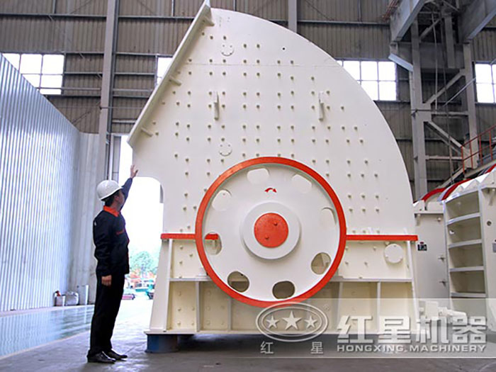 重錘式碎石機(jī)生產(chǎn)車間