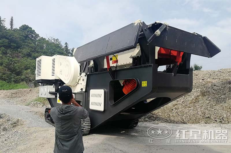 履帶移動顎式破碎機(jī)
