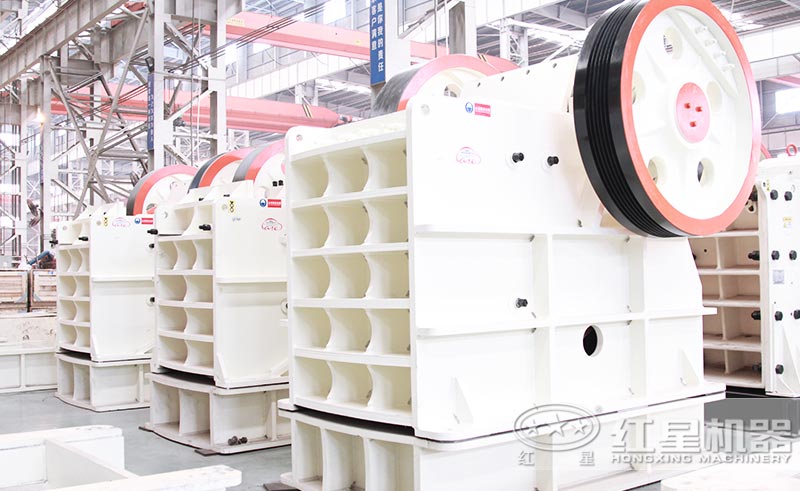 顎式破碎機(jī)外形簡(jiǎn)單，效果卻受到一致好評(píng)