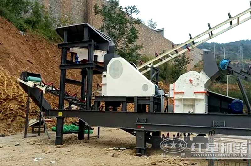 四合一移動式粉碎機現(xiàn)場