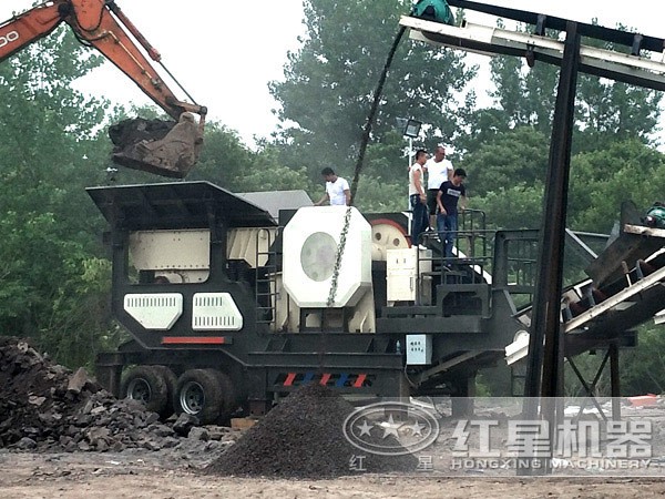 200tph輪胎式破碎站現(xiàn)場圖