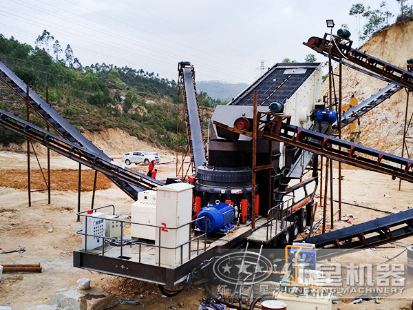 鋯石200tph新型車(chē)載移動(dòng)嗑石機(jī)現(xiàn)場(chǎng)