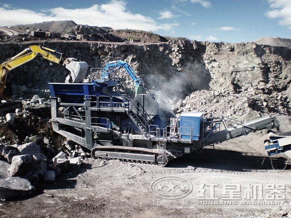 HX車載流動碎石機_嗑石機現(xiàn)場作業(yè)圖