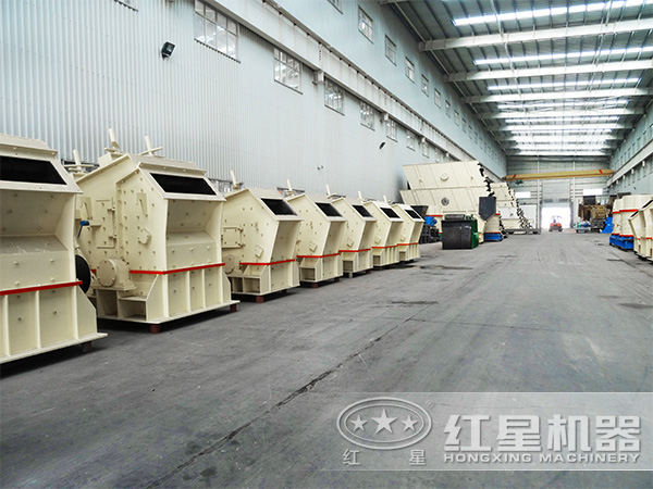 排列整齊PF1315反擊砸石機_打石機廠區(qū)圖