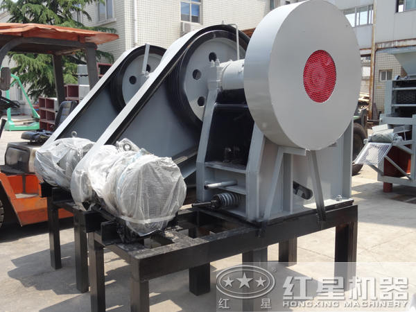 pe200-300側(cè)面圖，搭載7.5kw電動機
