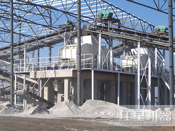 砂石廠600t/h石頭破碎機(jī)現(xiàn)場(chǎng)作業(yè)圖