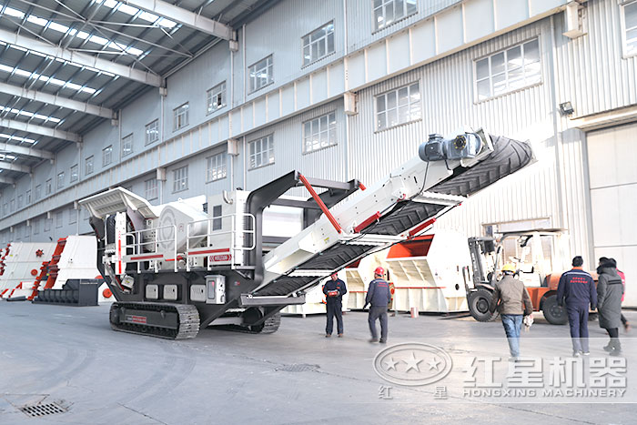 履帶移動(dòng)破碎機(jī)車間展示