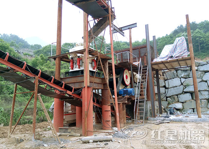 鄂式破碎機(jī)、圓錐破碎機(jī)安裝現(xiàn)場