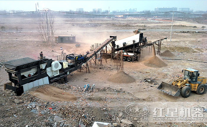 輪胎式建筑垃圾移動破碎現(xiàn)場，可隨時轉(zhuǎn)場