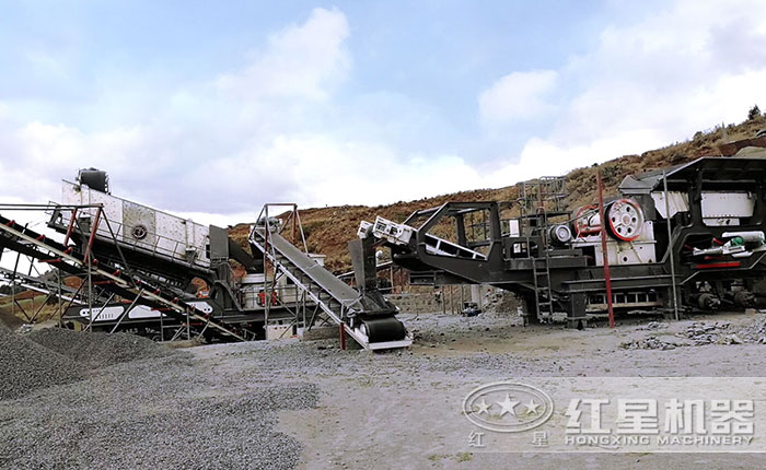 輪胎移動石子機(jī)破碎現(xiàn)場——雙機(jī)組合，更加效能高