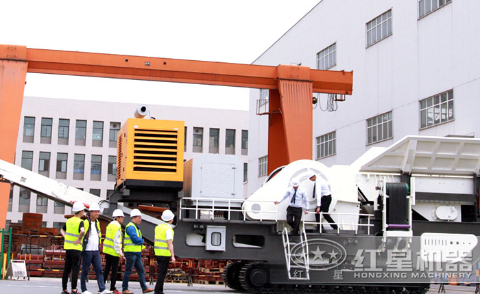 移動石子機(jī)廠區(qū)——客戶參觀來廠考察參觀