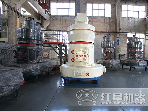 螢石雷蒙磨粉機(jī)生產(chǎn)車間